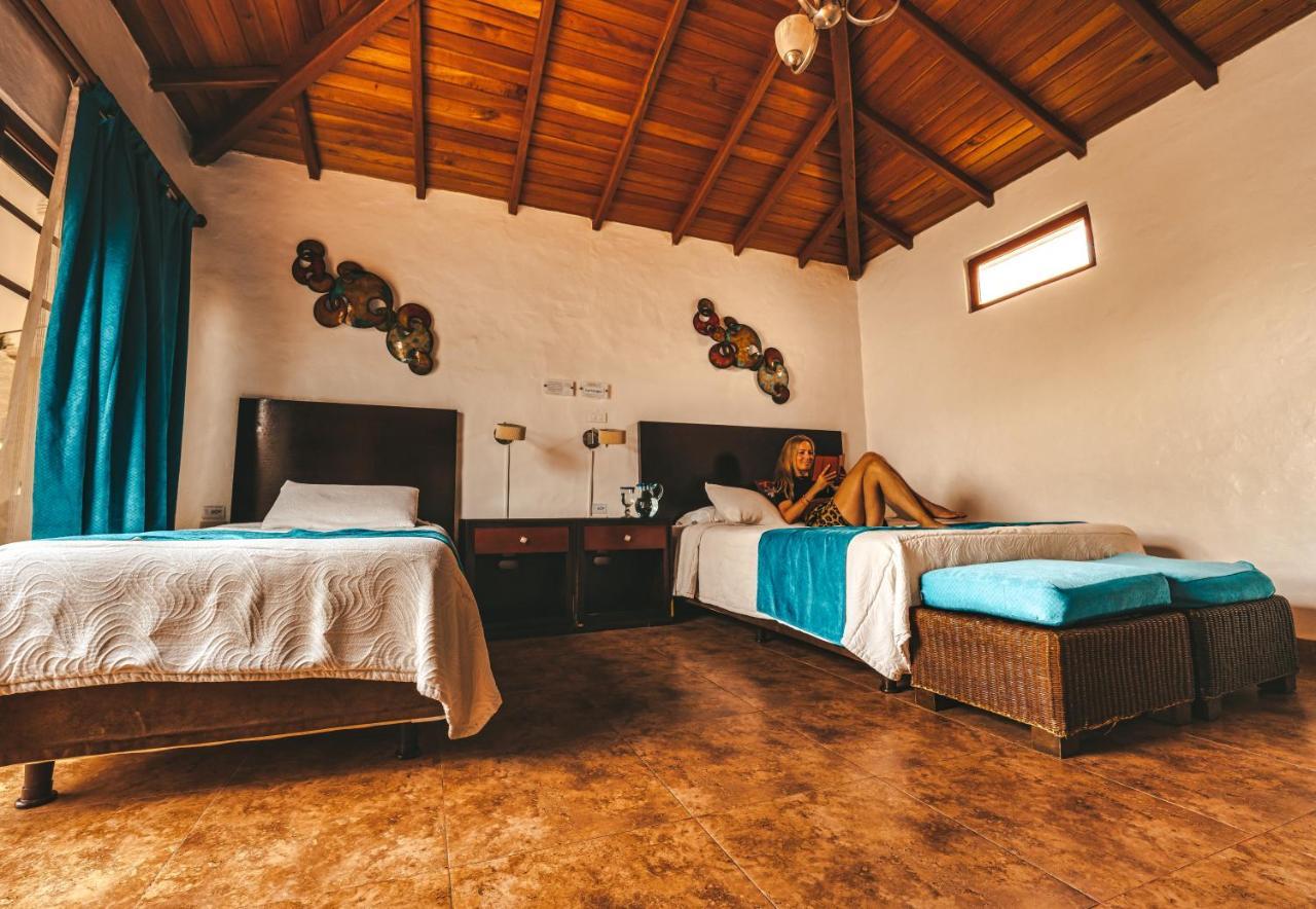 Isamar Hotel Puerto Villamil Zewnętrze zdjęcie